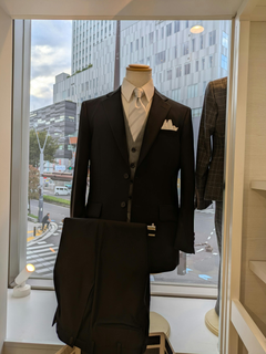 礼服三つ揃えスーツの画像