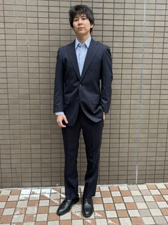 ネイビースーツが語る品格の画像