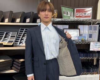 グレンチェック×ゴールド裏地の絶妙ギャップの画像