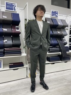 軽やかな彩りで爽やかな大人の装いの画像