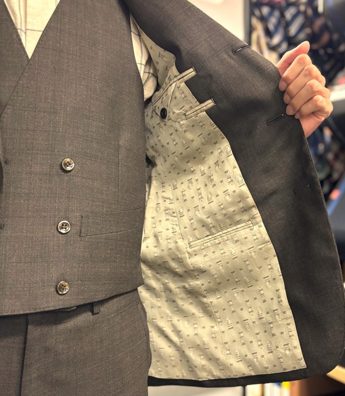 茶系・光沢ナチュラルストレッチ素材&チェス柄裏地のアイキャッチ画像