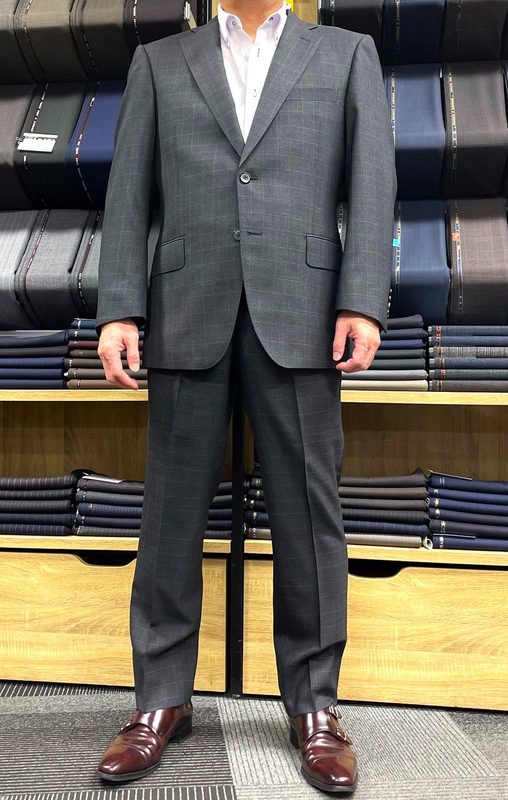 グレー系・Wool100％（super100’ｓ）光沢ナチュラルストレッチ素材&ドット柄裏地のアイキャッチ画像