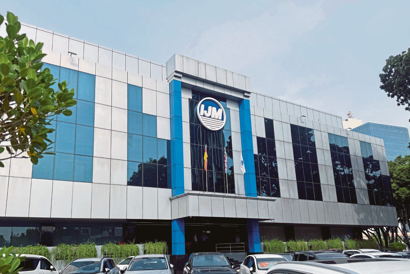 IJM shares fall despite securing RM1.23 bln contruction contract in ...