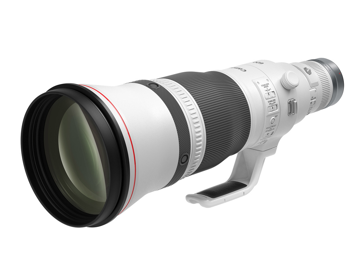 THE RF 600MM F4L IS USM LENS three quarter view