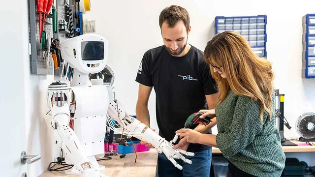 Open-Source 3D-Printed Humanoid Robot Kits — orobot.io