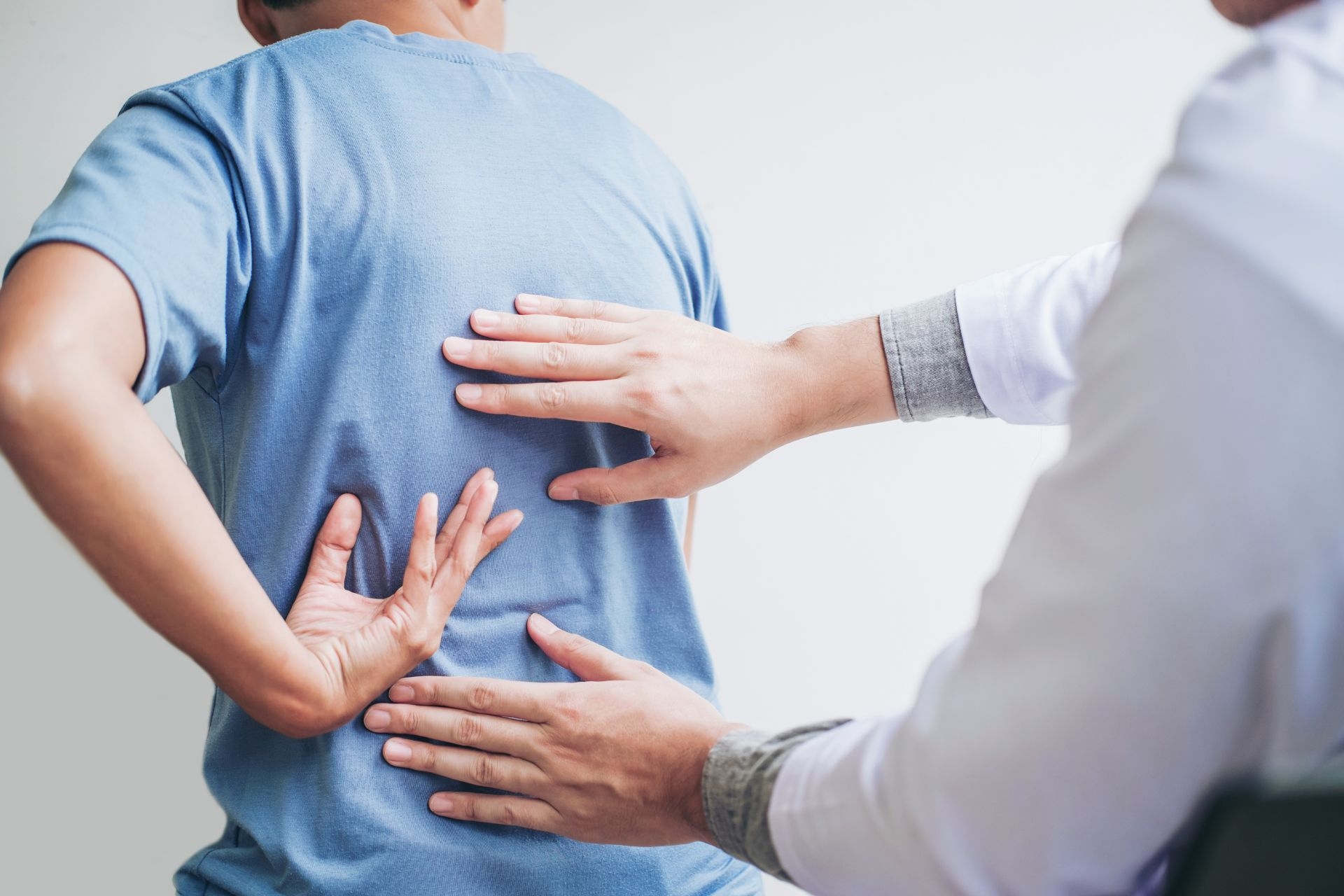 What are the different types of femoroacetabular impingement (FAI) and how do they differ in terms of symptoms and treatment?