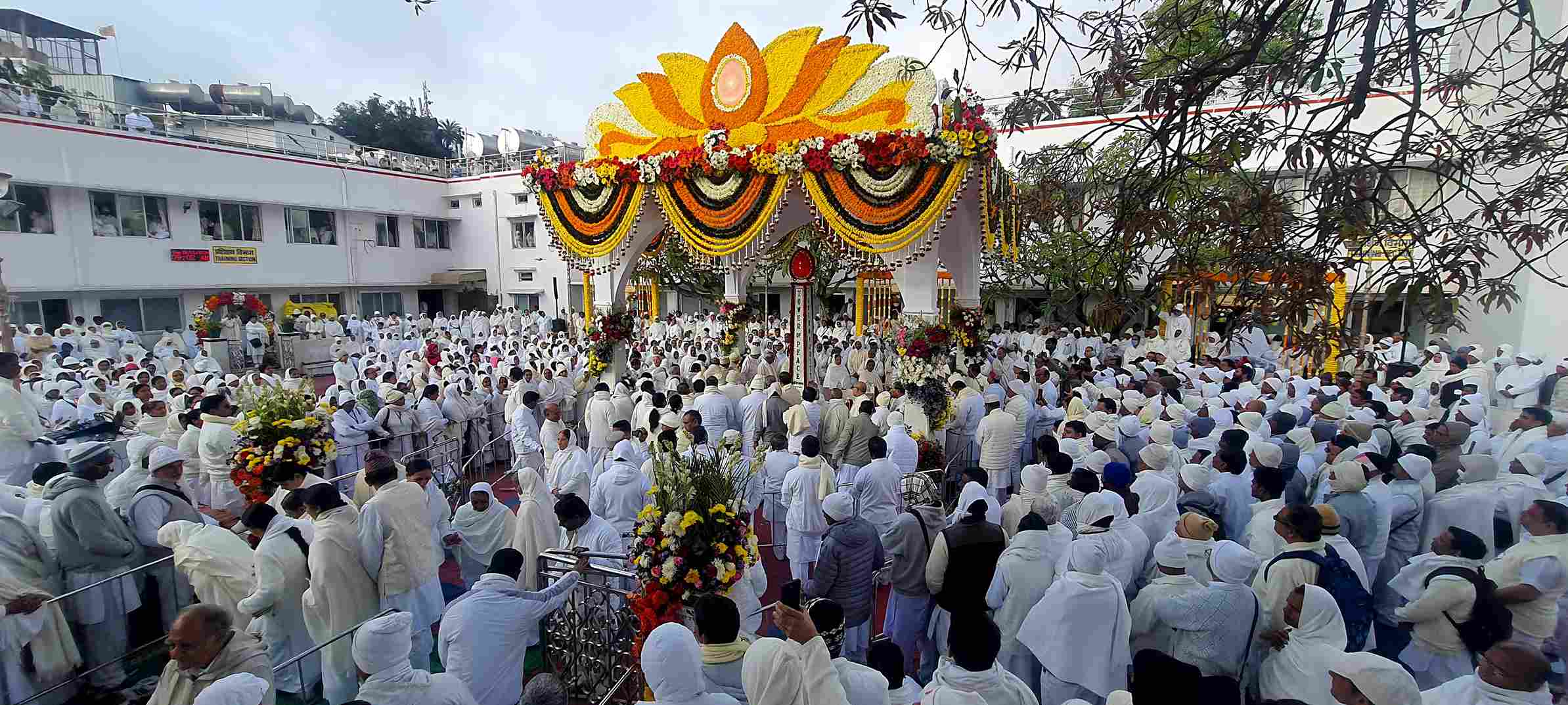माउंट आबू : प्रजापिता ब्रह्मा बाबा की 57वीं पुण्यतिथि दिन भर हुए मेडिटेशन के कार्यक्रम