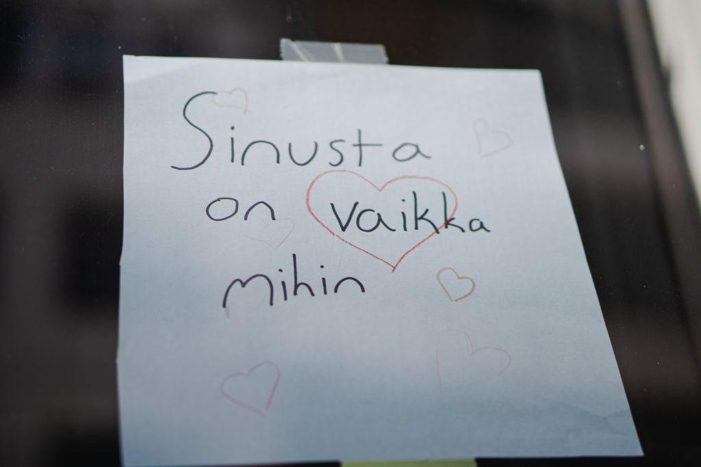 Sinusta on vaikka mihin -teksti paperilla