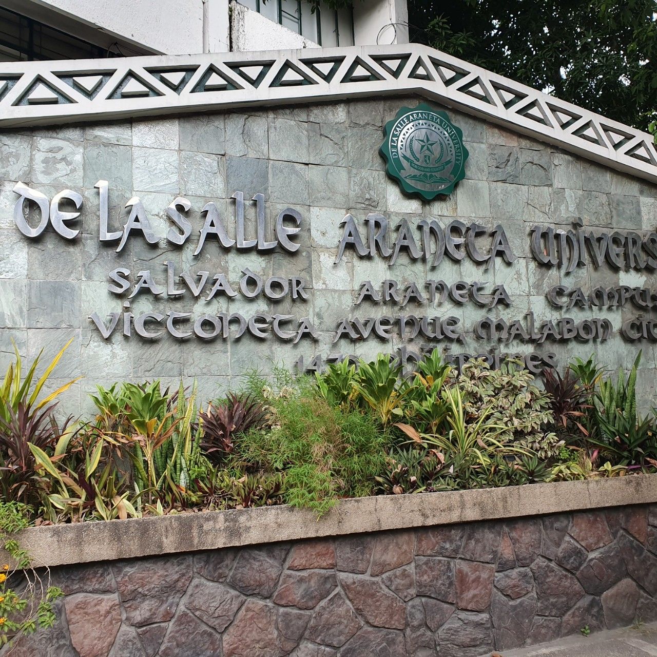 德拉薩大學Araneta校區附設語言學校 (DLSAU_LLC )