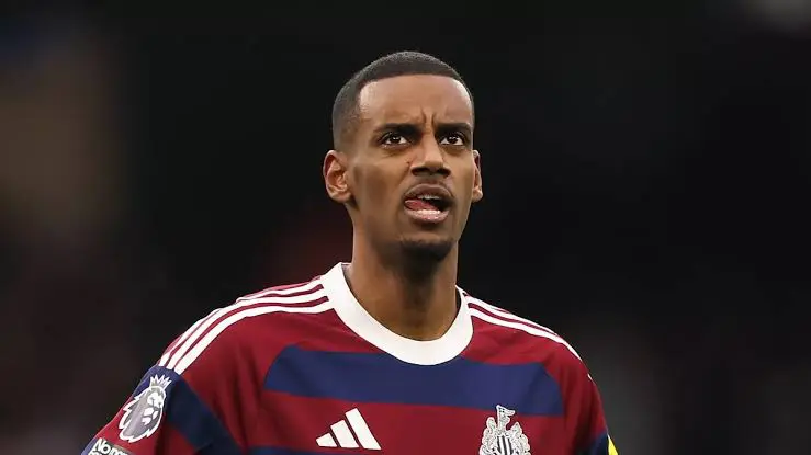 Transfer: ‘It’s a shame’ – Ex-Newcastle United striker, Andy Carroll slams Isak