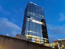 Mystery daredevil parachutes off Pittsburgh skyscraper