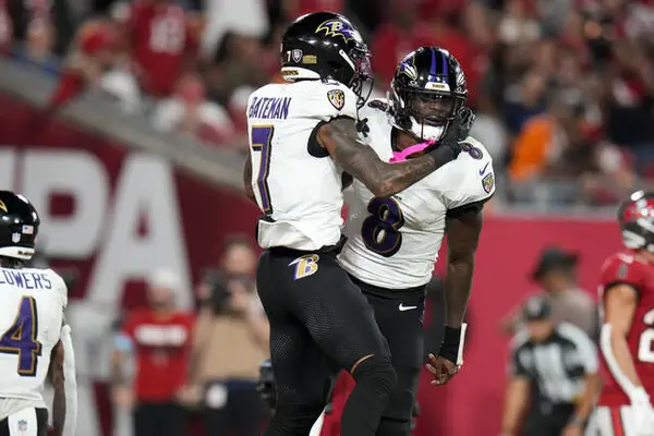 Lamar Jackson throws for 281 yards, TDs to lead streaking Ravens - Main Image