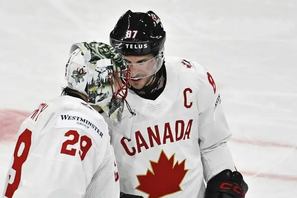 Sidney Crosby, Marc-Andre Fleury lead Canada past Latvia