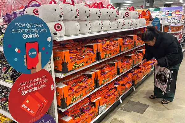 Retailers discounting Hershey sweets to boost key Halloween sales