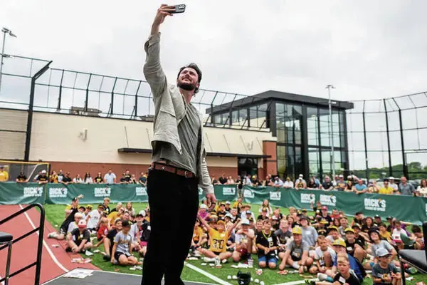 Young ball players enjoy special hour with super star Skenes