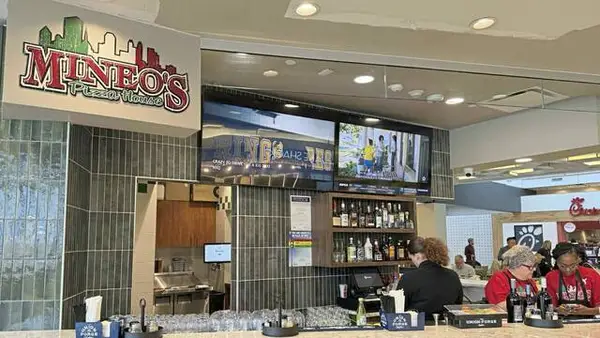 Mineo’s Pizza House opens at the Pittsburgh International Airport
