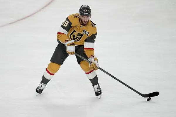 Penguins acquire forward Reilly Smith from Golden Knights