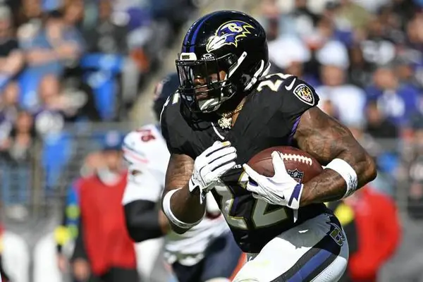 Henry, Huntley help Ravens snap 4-game losing streak with win over