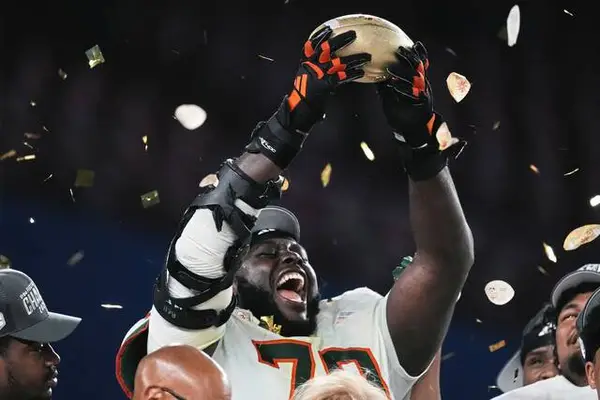 Mountainous' Miami tackle Markel Bell has pre-draft visit with Steelers