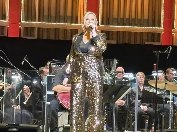 Trisha Yearwood melds country and Christmas spirit with PSO at Heinz Hall