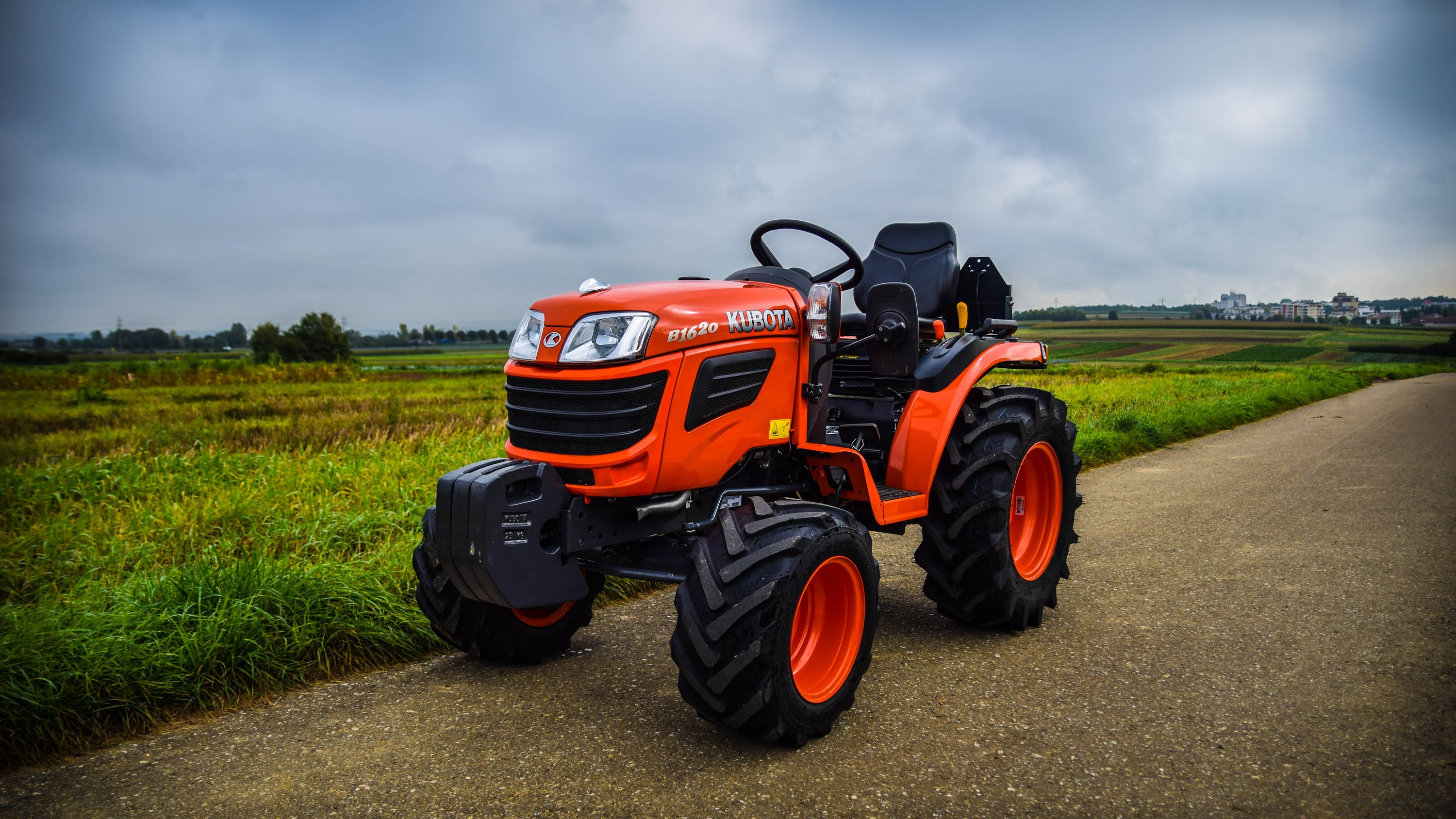 Минитрактор кубота. Kubota b1620. Кубота b1620 трактор. Трактор Кубота Модельный ряд. Минитрактор Кубота в 1121.