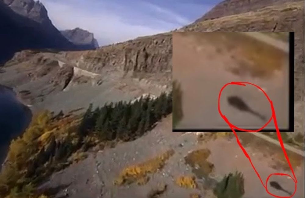 La sombra del helicóptero en la escena inicial