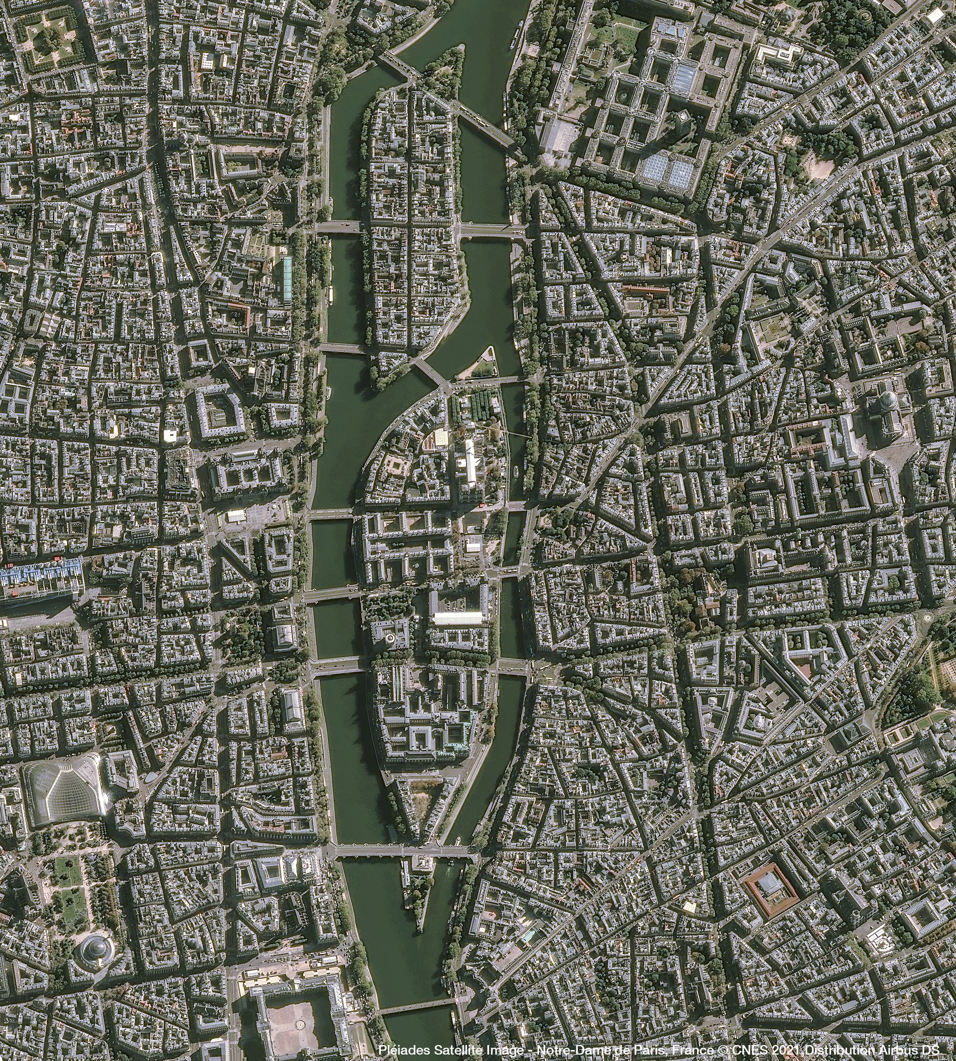 Notre-Dame de Paris Satellite image from Pléiades thumbnail