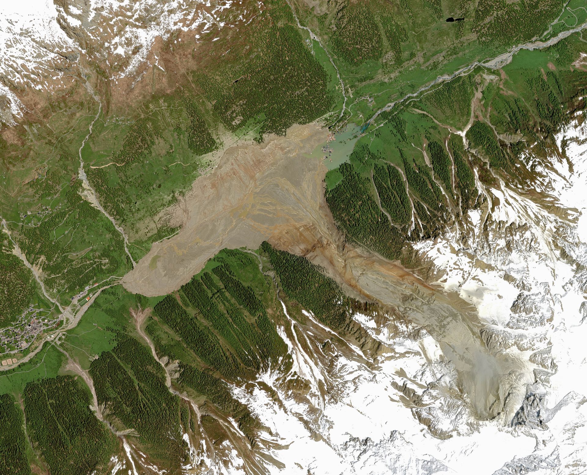 Blatten’s glacier collapse, Switzerland very-high resolution satellite image thumbnail