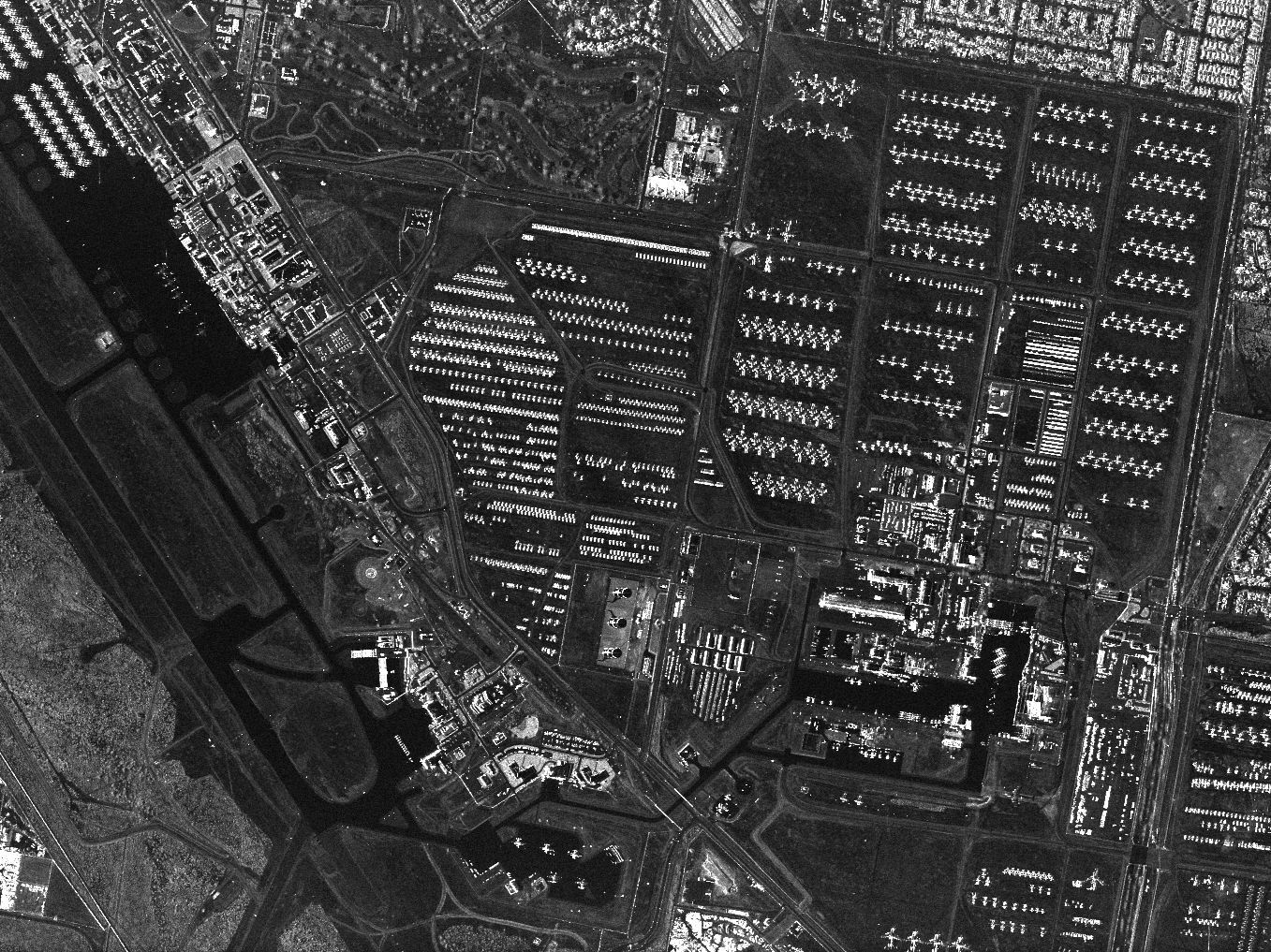Radar Constellation - Tucson, AZ, USA; Aircraft Boneyard - Staring SpotLight.jpg Radar Constellation - Tucson, AZ, USA; Aircraft Boneyard - Staring SpotLight.jpg