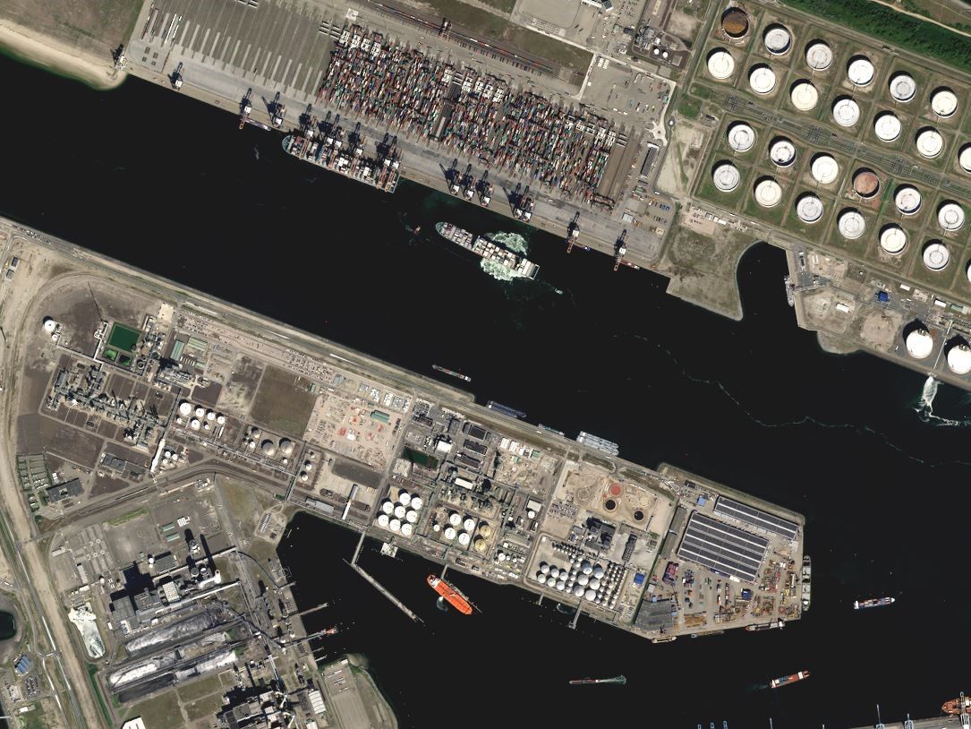 Satellite Sample Imagery of Rotterdam, Netehrlands by Pléiades Neo 30cm resolution Satellite Sample Imagery of Rotterdam, Netehrlands by Pléiades Neo 30cm resolution