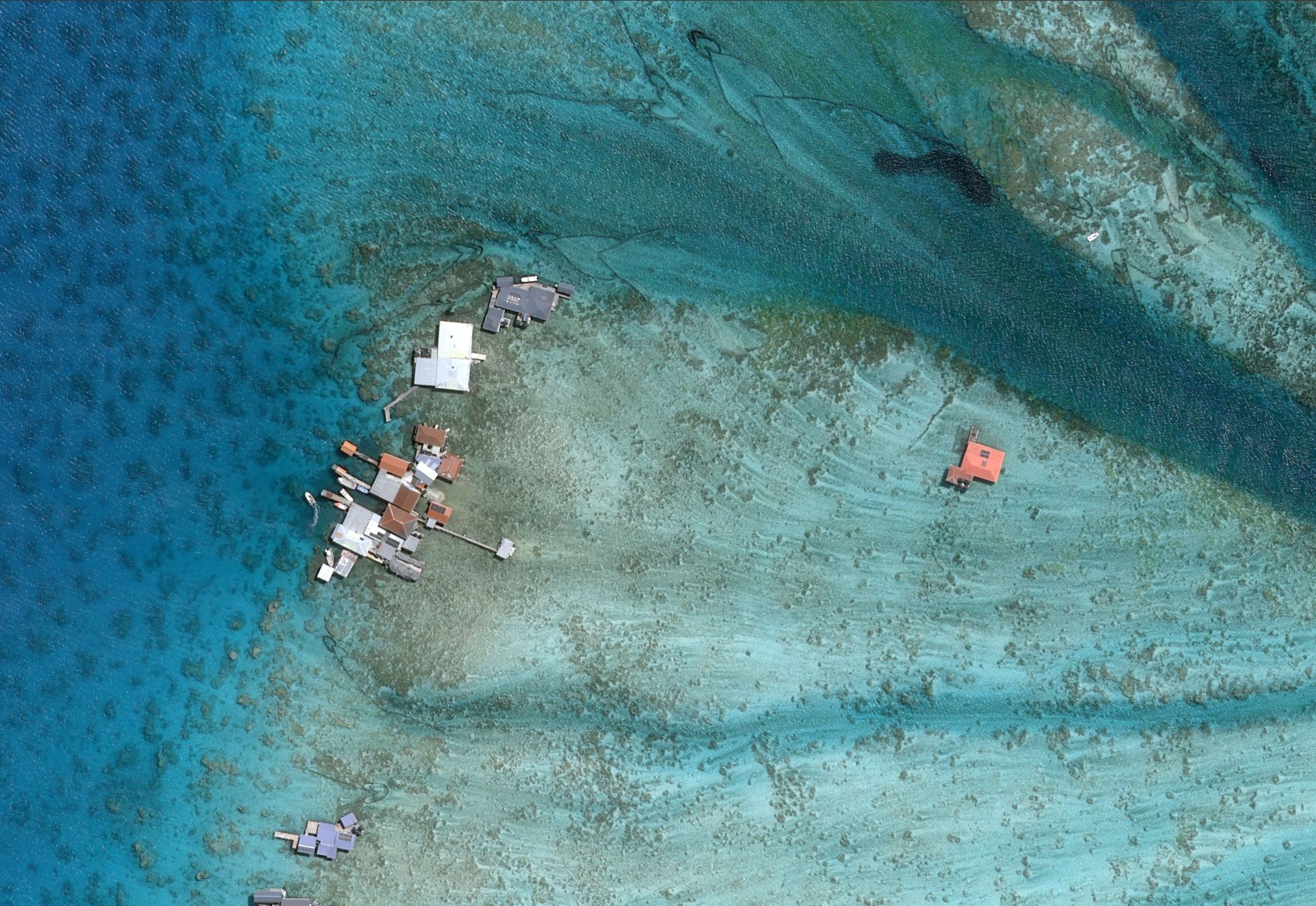 The farming of Polynesian black pearls Very High-Resolution Imagery The farming of Polynesian black pearls Very High-Resolution Imagery