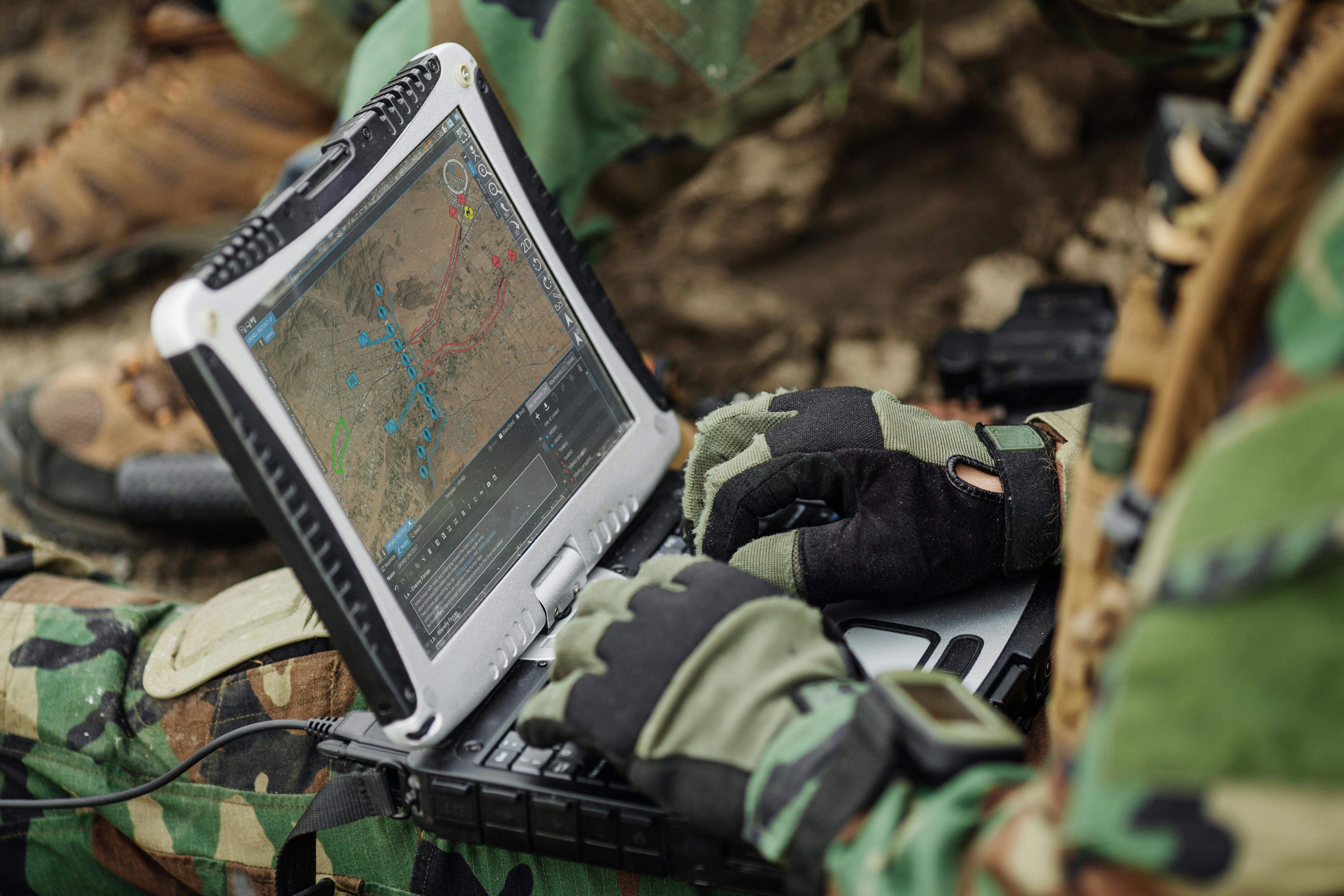 Soldier-with-tablet.jpg