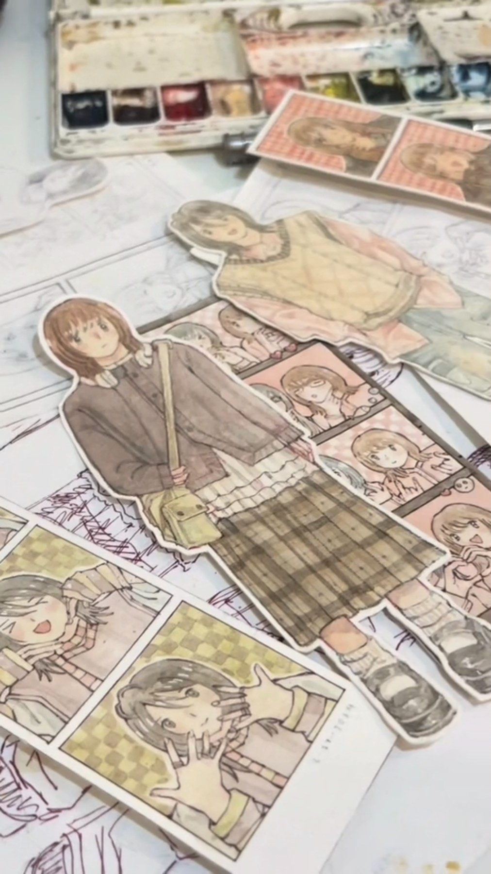this image features a collection of anime character drawings, most of which are girls. the drawings are done with a pencil, creating a simple and soft look. they are arranged on a white paper background, and some are in photo frames, adding a touch of whimsicality. the drawings feature different clothing styles and poses, showcasing the artist's talent and creative vision. the overall tone is lighthearted and cute, and the image exudes a sense of playful energy.