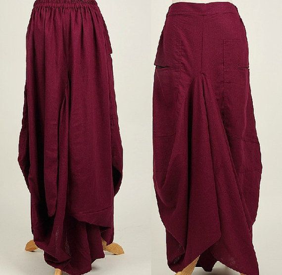 the image shows a maroon linen skirt with an elastic waistband and pockets, displayed from the front and back. the skirt has a draped design.