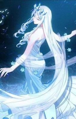 the image is a beautiful illustration of an anime girl with long flowing white hair, wearing a flowing white dress and a crown. her blue eyes are open and she appears to be looking at something off screen. there are flowers and water surrounding her, creating a magical and ethereal atmosphere. the overall tone of the image is one of beauty, elegance, and fantasy.