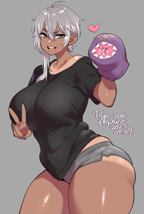 a digital art illustration of an anime girl with white hair smiling. she is wearing a black shirt and short gray shorts. she has a brown skin tone and a peace sign with her left hand. in her right hand, she is holding a purple monster puppet with pink teeth and a pink heart in the background. the art is signed and dated by the artist in the bottom right.