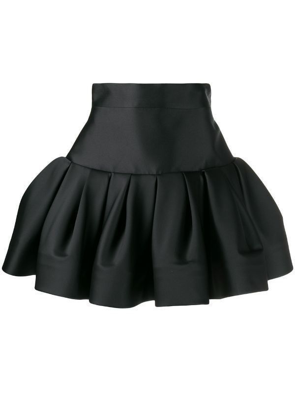 a black mini skirt with a satin finish. it has a pleated and ruffled design, giving it a voluminous and feminine look. the skirt is gathered at the waist and falls in soft, flowing layers.