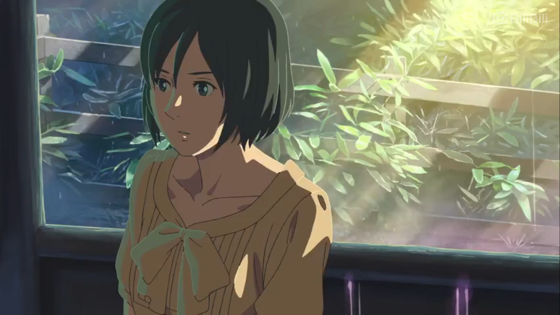 an anime drawing of a young woman with short black hair and wearing a pale yellow sweater. she is sitting by the window of a train, gazing thoughtfully into the distance. the sun is shining brightly outside, casting a warm glow on her face.  the scene conveys a sense of quiet contemplation and tranquility.
