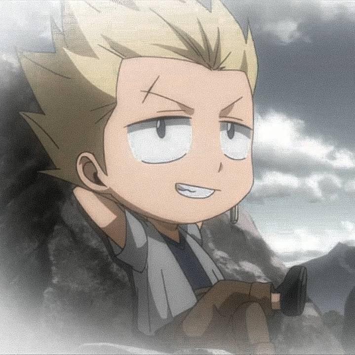 this is a digital illustration of an anime character. the character is a young boy with blond hair, large eyes, and a white and gray shirt. he is smiling and looking to the right. he is sitting with one leg crossed in front of the other. his shoes are black. the background is a blurry image of clouds and mountains. the image is in a chibi style, meaning that the character has an exaggeratedly large head and small body.