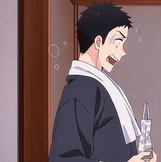the image features an anime boy with black hair. he is wearing a white yukata and black kimono. he is standing in front of a closed door with a white wall in the background. he has his eyes closed and a big smile on his face, as if he is happy. he is looking to the right, and there are three white circles near his head. the boy appears to be holding something in his right hand, but it's not clear what it is. the image gives a cheerful and friendly vibe.