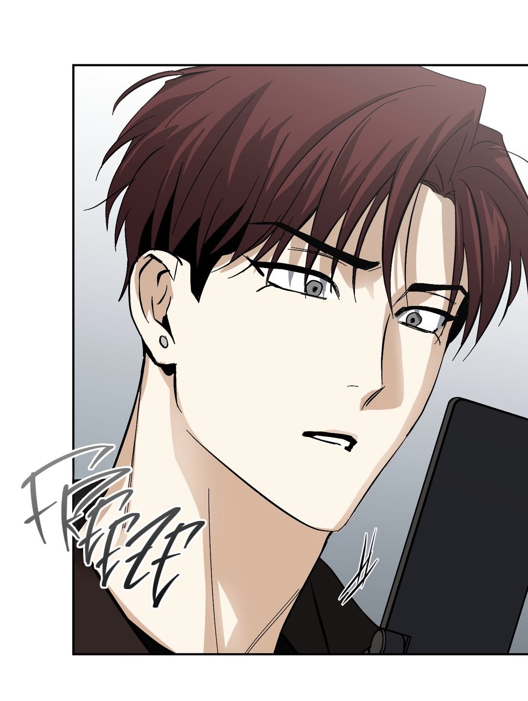 the image is a closeup illustration of a young man's face from a manhwa (korean comic) or similar style. he has dark brown hair styled in a somewhat messy fashion.  his expression is serious and intense, his eyes narrowed slightly. he appears to be holding a cellphone or similar device. the word "freeze" is dramatically scribbled near his neck suggesting a moment of action or tension. the art style is clean and stylized, with sharp lines and shading typical of korean webtoons or manga. the overall mood is dramatic and suspenseful.