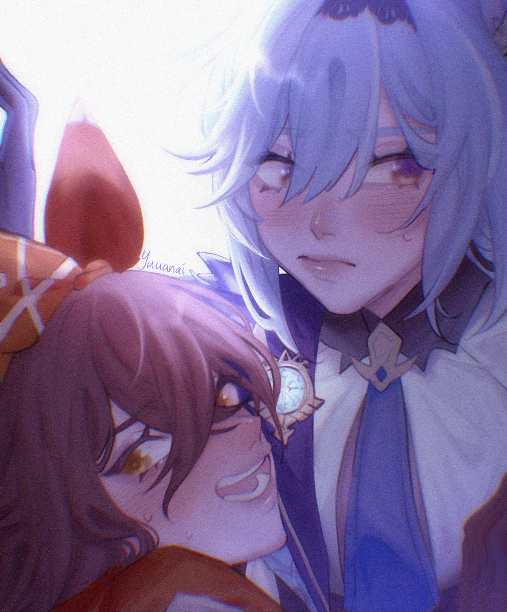 the image is a digital illustration of two anime girls. the girl in the foreground has short brown hair and is wearing a red and orange outfit. she has a mischievous expression on her face. she has her arms around the neck of the other girl, who has long white hair and is wearing a white and purple outfit. the background is a soft white and purple.  the two are standing close together, and the image has a soft and romantic atmosphere. the image is cute and adorable.