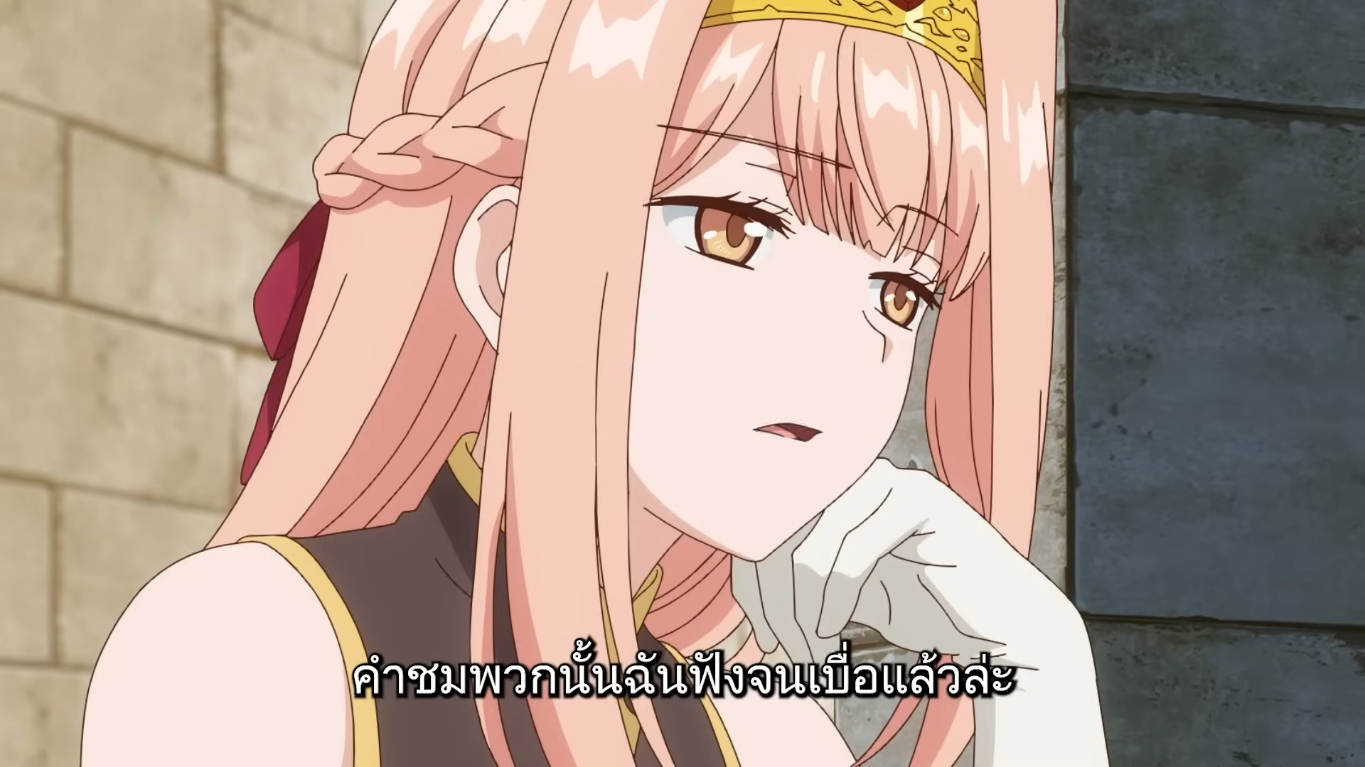 a closeup of an anime girl with pink hair and a crown. she has a thoughtful expression with her hand on her chin. the scene is brightly lit. there's thai text at the bottom of the image.