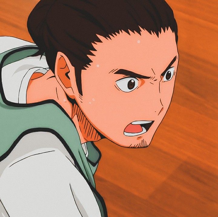 a close up portrait of a cartoon anime character, a young male with black hair and an angry expression on his face. he has a green and white basketball uniform on and appears to be yelling or screaming at the viewer. the background is a blurred image of a wooden basketball court.
