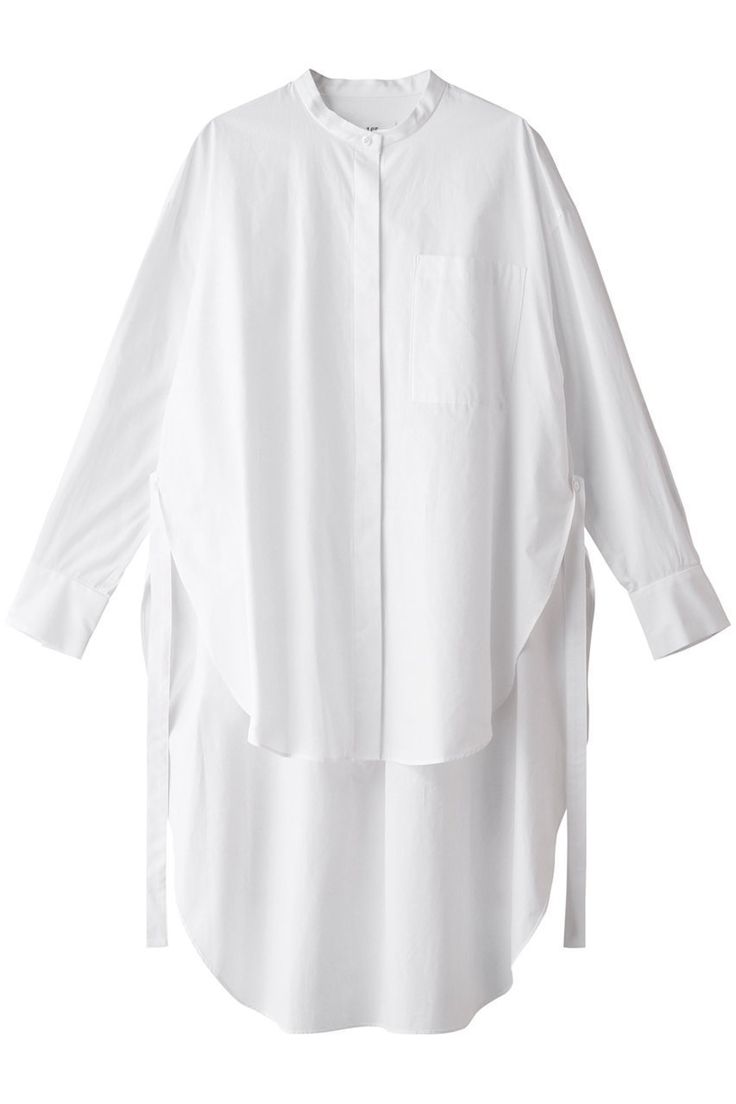 a white, longsleeved shirt with a collar and button closure. it has a slightly oversized fit and a pocket on the left side of the chest. the shirt is shown on a model in a studio setting, isolated against a white background.