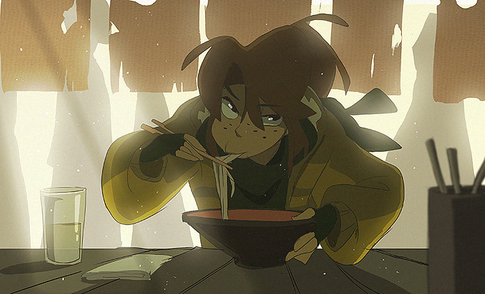 a female anime character sits at a table in a cafe. she's wearing a yellow jacket and is eating ramen with chopsticks, while drinking a glass of water. she's happy and relaxed as she enjoys her meal. the image has a casual, laidback vibe.