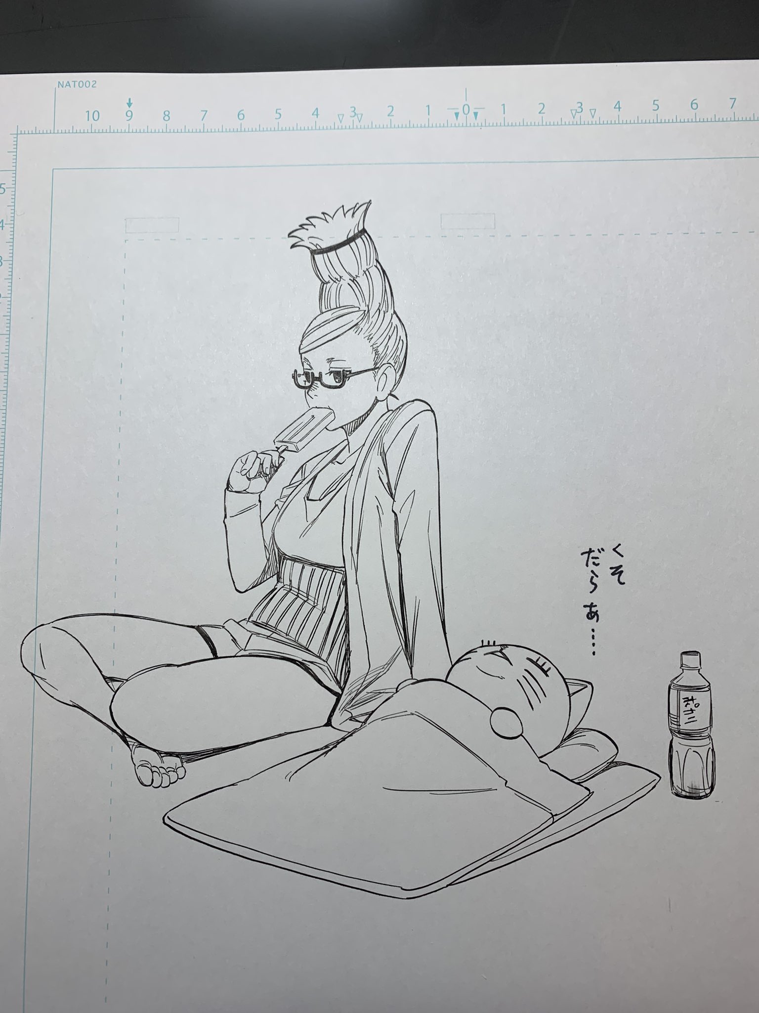 the image is a black and white drawing of a young woman with a high ponytail and sunglasses. she is sitting on the ground and leaning back on a pillow. she is eating a popsicle and there is a bottle of drink next to her. the drawing is done in a manga style and the text next to the bottle is in japanese.