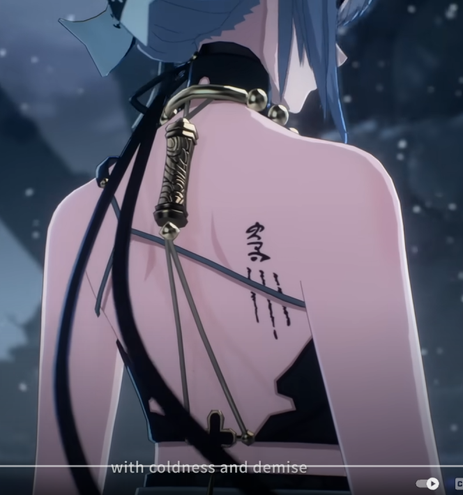 the image showcases the back of a female character with blue hair.  she's wearing a black halter dress with gold accents, her back adorned with a detailed tattoo.  the tattoo features a prominent inscription in japanese characters, complemented by four stylized claw marks. her attire is further accentuated by a thick, gold choker with dangling charms. the background hints at a snowy setting, illuminated with soft light that casts her figure in a gentle silhouette.