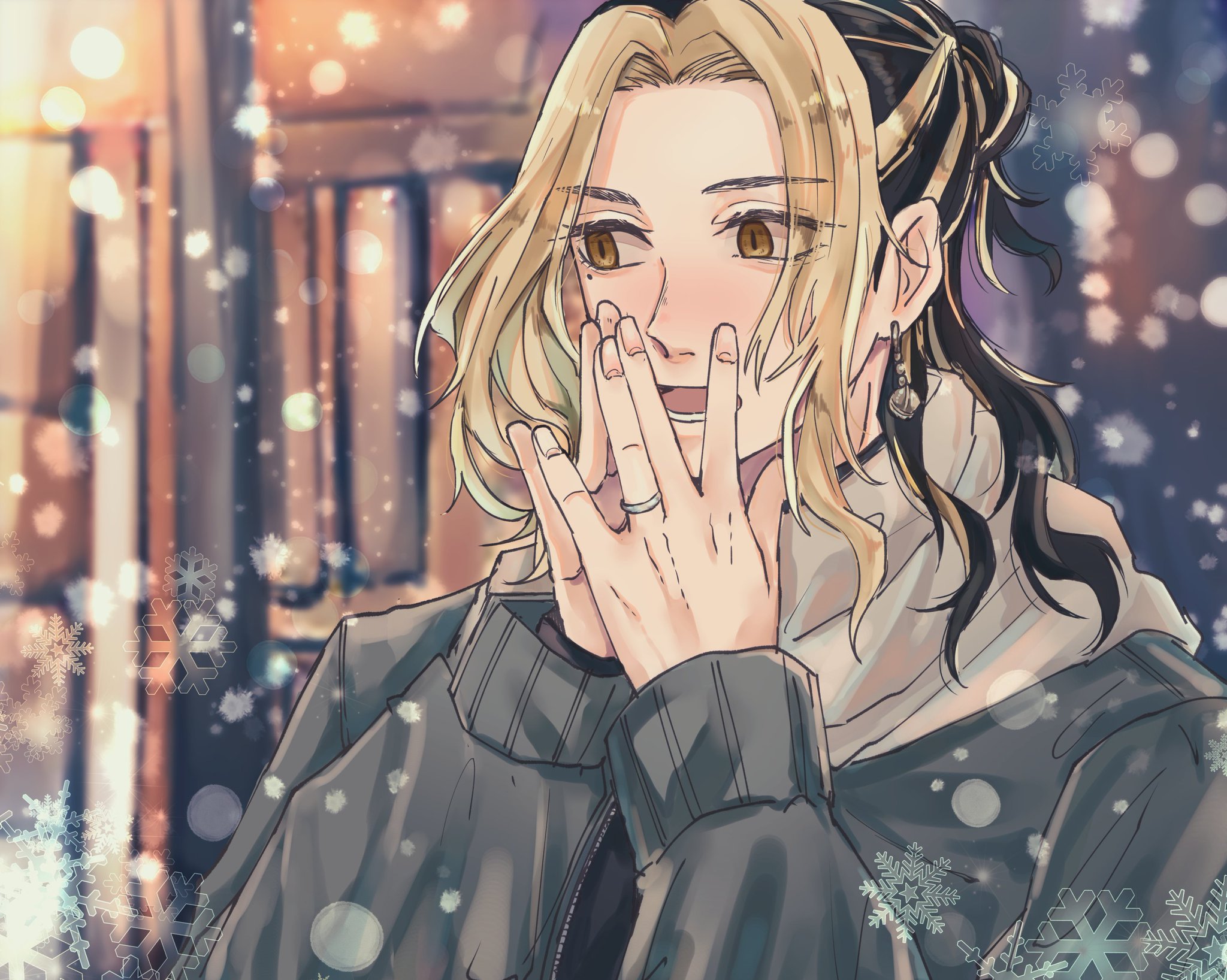 the image features an animestyle male character with long blonde hair, wearing a grey jacket and white scarf. he is standing in a snowy background with bokeh lights, and is covering his mouth with his hand, smiling happily. he is wearing a silver ring on his finger and a small earring on his left ear.