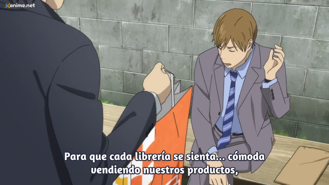 two men in suits are having a conversation while sitting on a bench in front of a block wall. the man on the left is holding a bag and gesturing with his hand. the man on the right is listening intently. the scene appears to be from an anime.